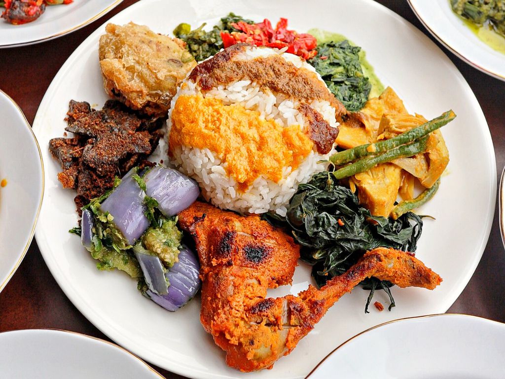 Viral, Rumah Makan Padang Jual Makanan Olahan Babi, Netizen Geram